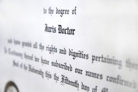 Courts Weigh Issuance of Law Licenses to Undocumented Attorneys
