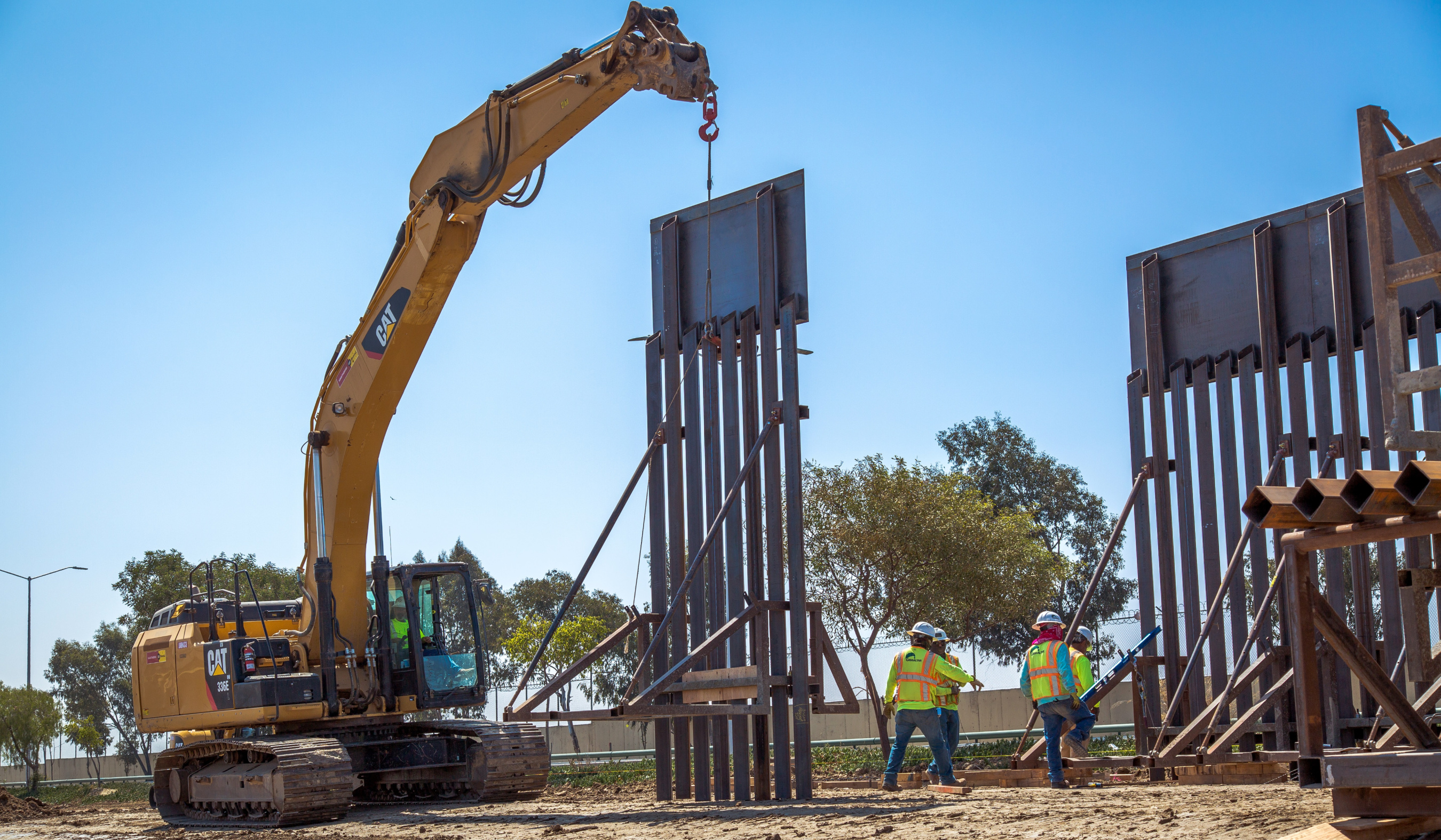 Trump Moves Forward With Seizing Private Land for Border Wall, Offers Landowners $100 for ‘Irrevocable’ Access